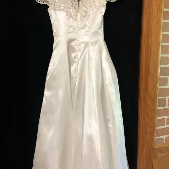White wedding, prom or pageant gown - Picture 7 of 8